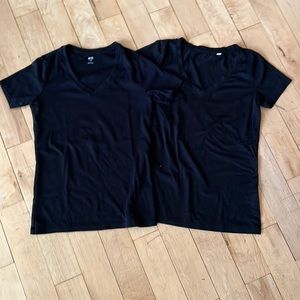 Set of 2 Uniqlo Tshirts Sz XS & S